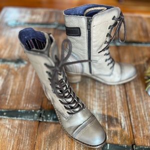 Leather Lace Up Boots by täōs